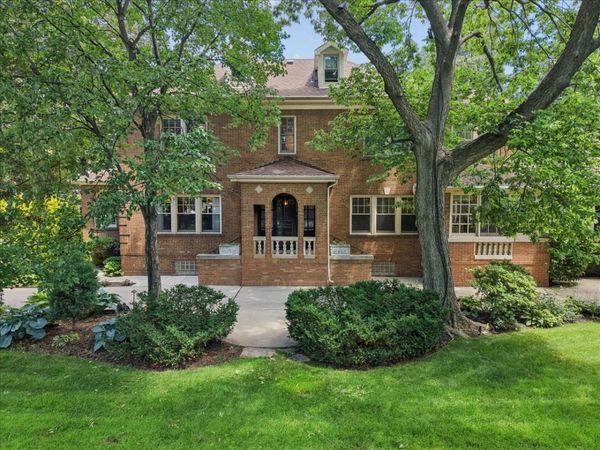 5873 N Forest Glen Avenue , Chicago, IL 60646