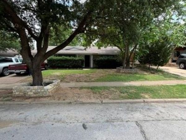 430 W Phillips Court, Grand Prairie, TX 75051