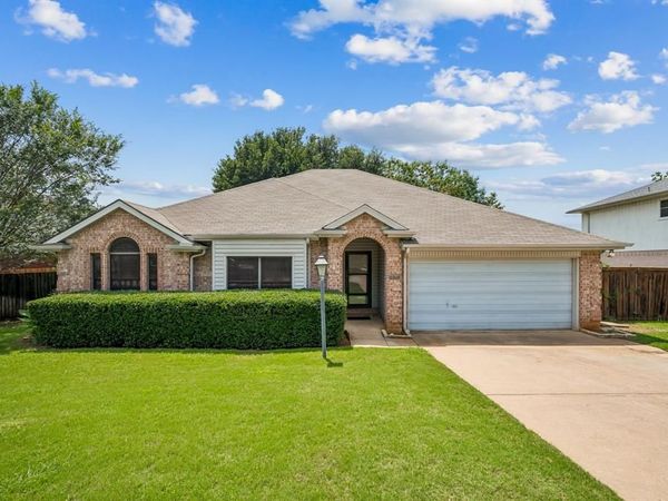 2612 Fountainview Drive, Corinth, TX 76210