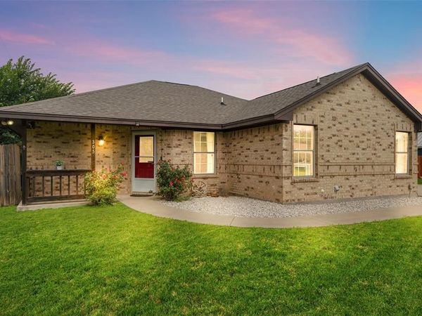 305 Ashwood Street, Azle, TX 76020