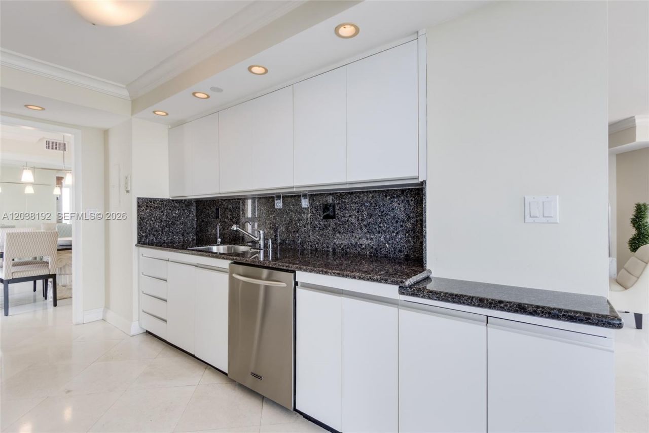 4000 Towerside Ter , Unit 1701, Miami, FL 33138 Photo