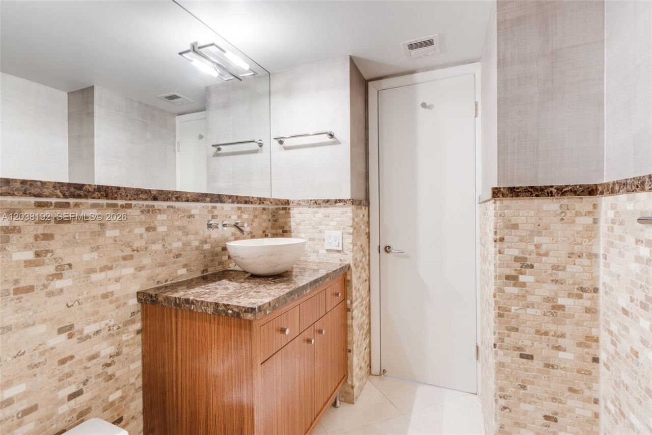 4000 Towerside Ter , Unit 1701, Miami, FL 33138 Photo