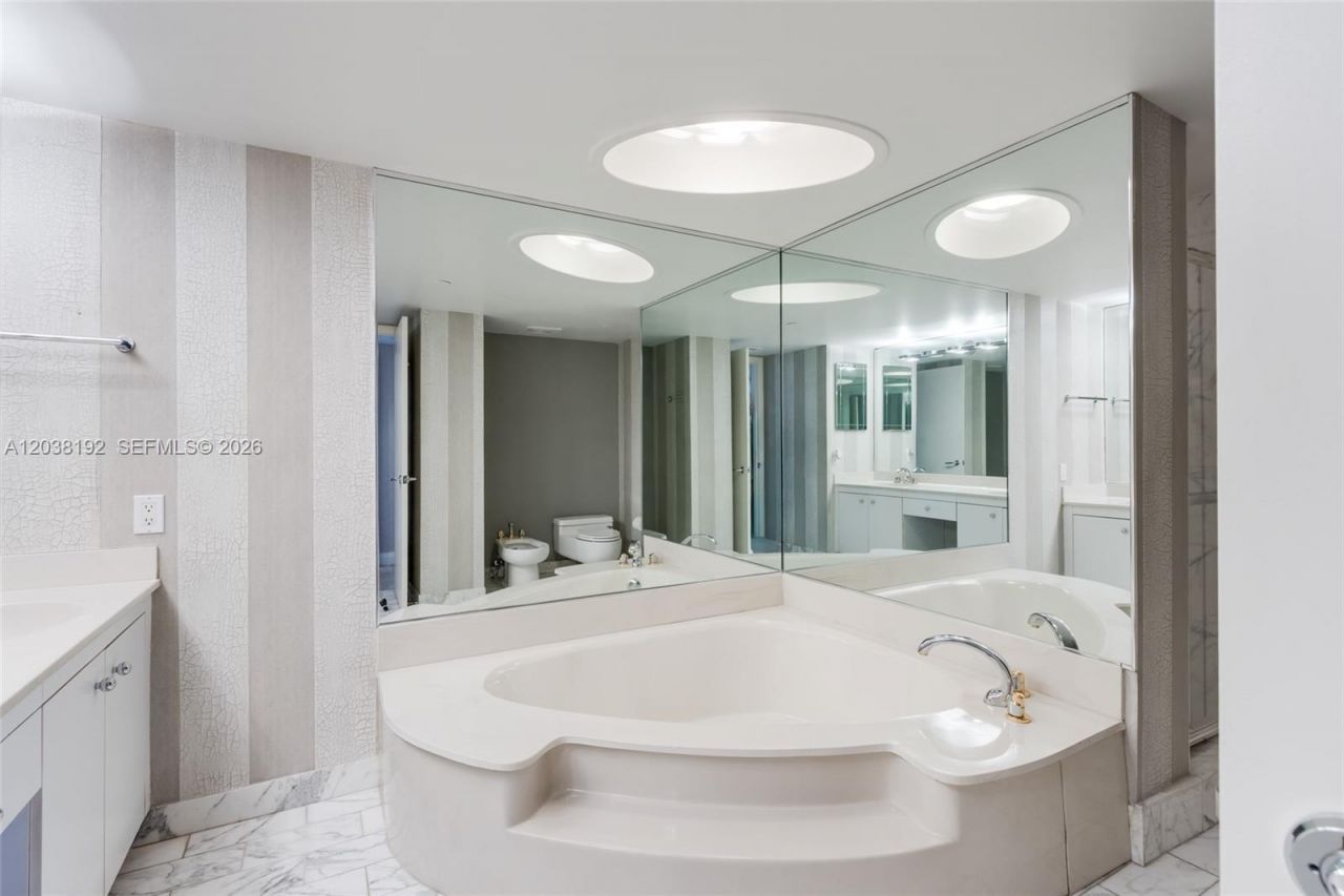 4000 Towerside Ter , Unit 1701, Miami, FL 33138 Photo
