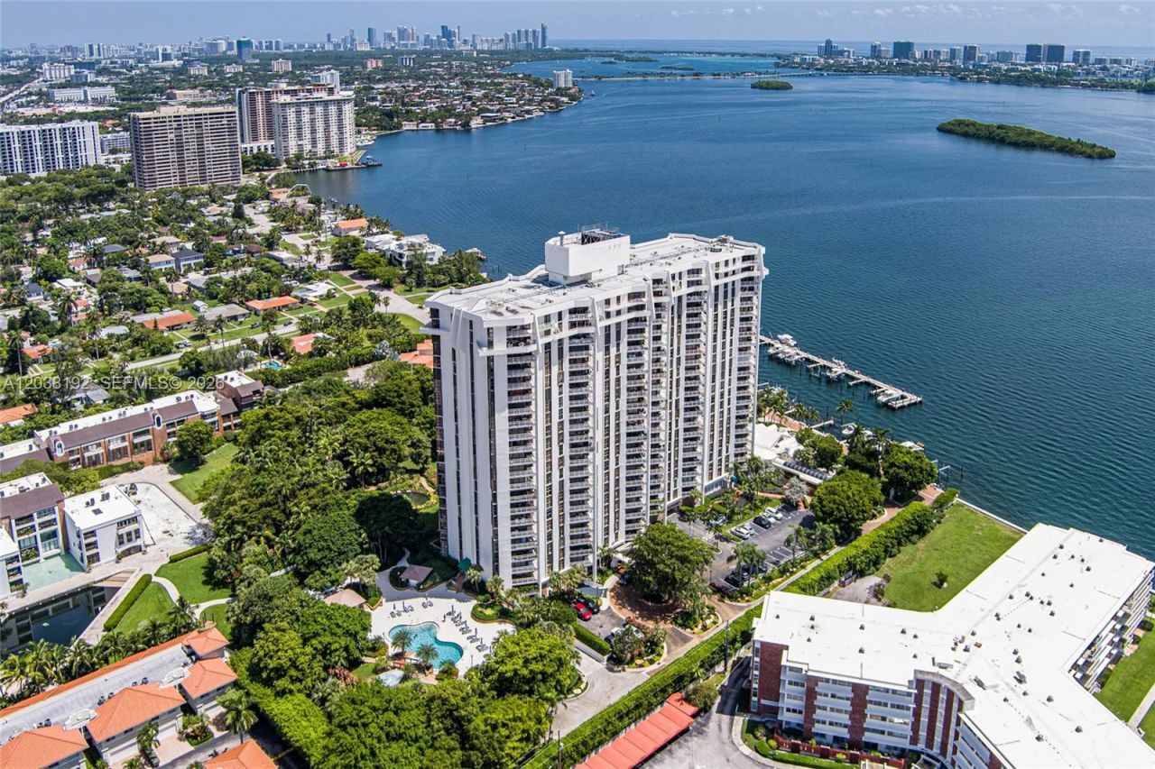 4000 Towerside Ter , Unit 1701, Miami, FL 33138 Photo