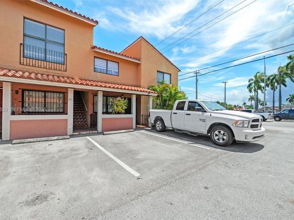 2770 W 60th Pl , Unit 202, Hialeah, FL 33016