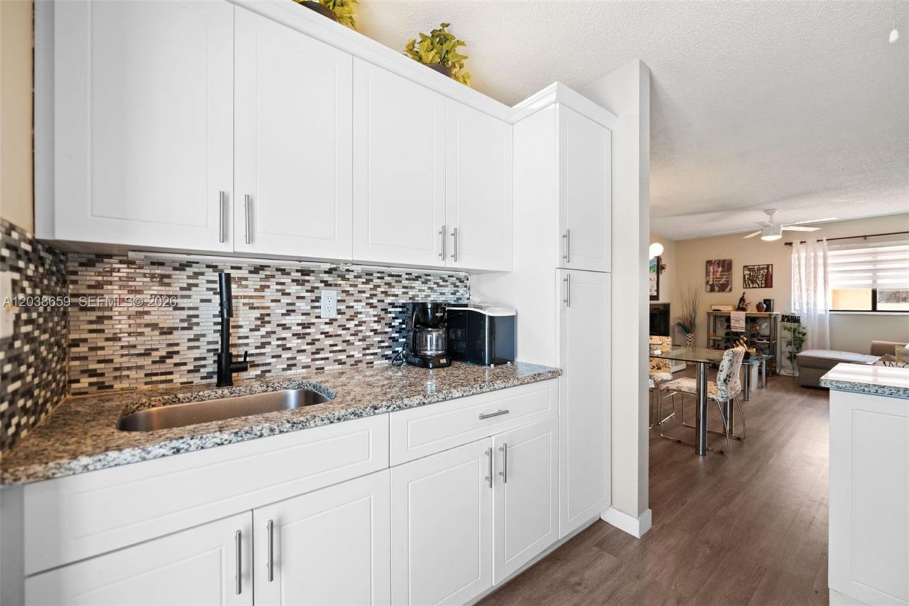 2770 W 60th Pl, Unit 202, Hialeah, FL 33016 Photo