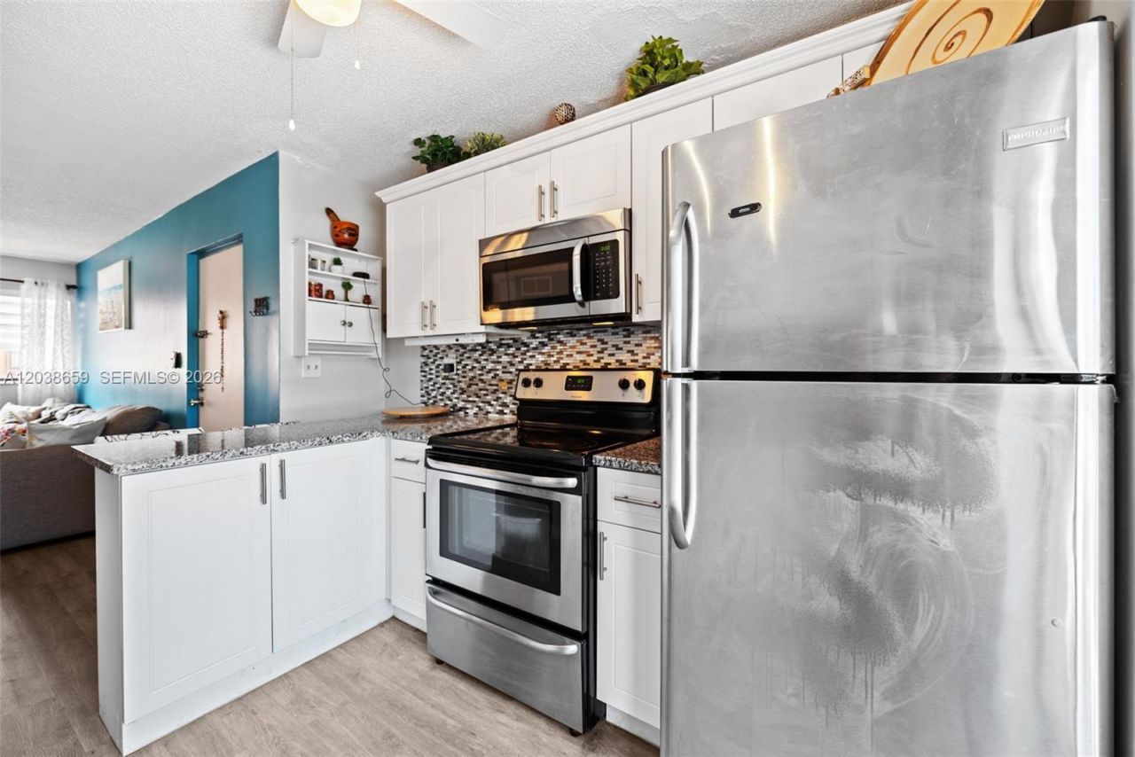 2770 W 60th Pl, Unit 202, Hialeah, FL 33016 Photo