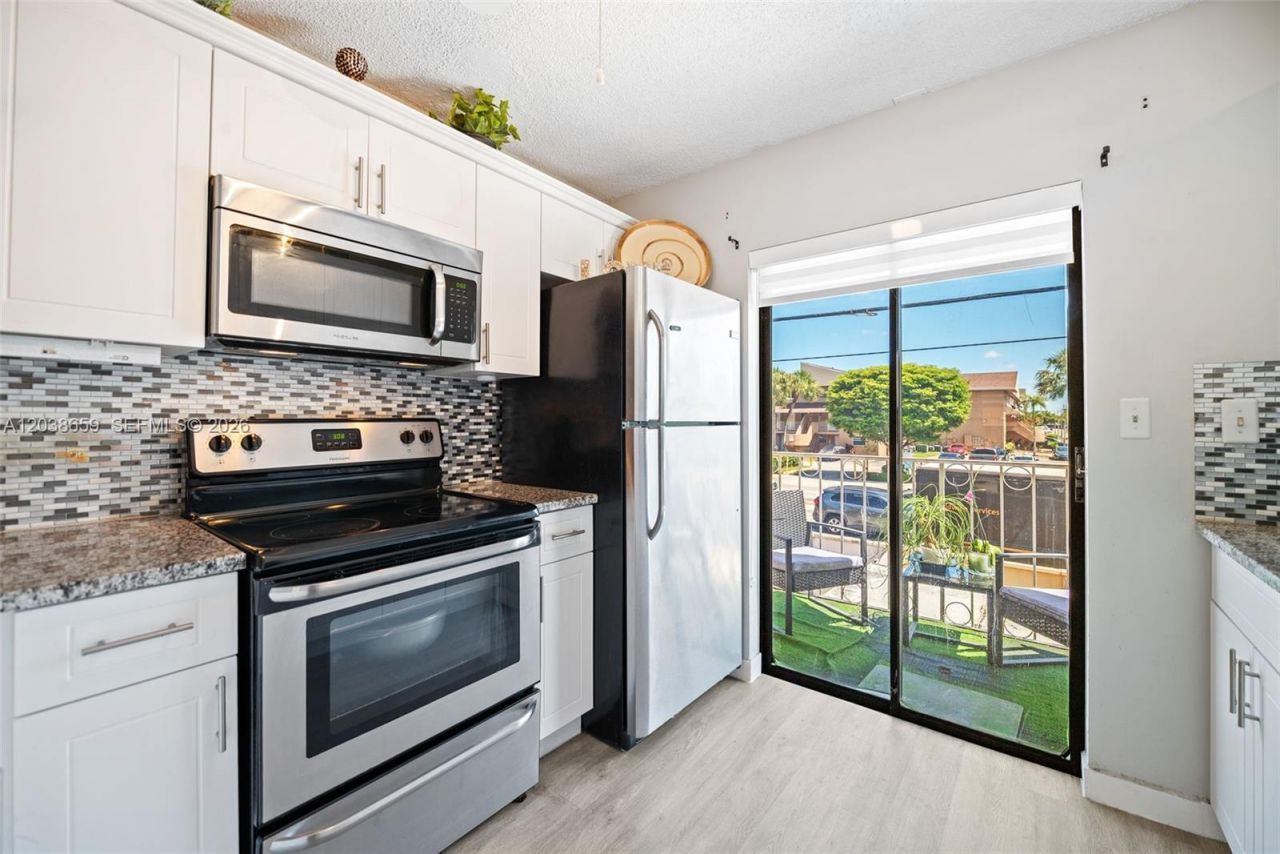 2770 W 60th Pl, Unit 202, Hialeah, FL 33016 Photo