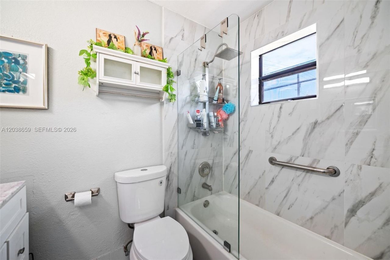 2770 W 60th Pl, Unit 202, Hialeah, FL 33016 Photo