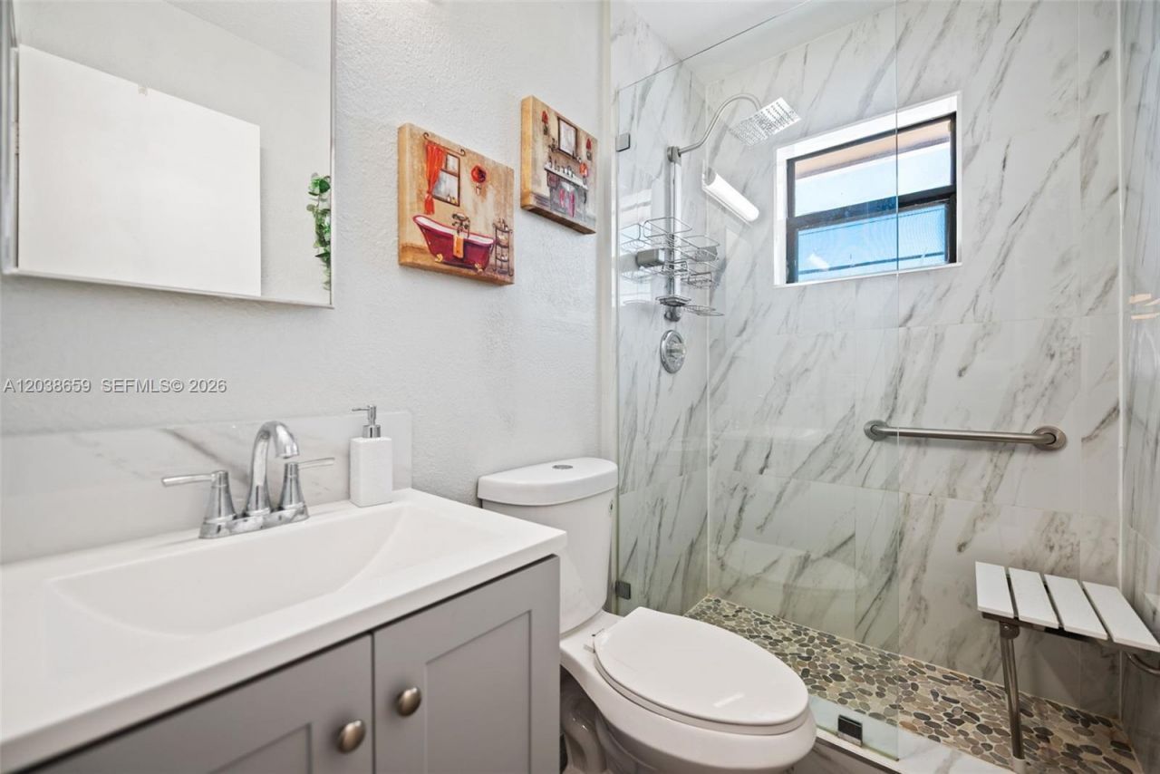 2770 W 60th Pl, Unit 202, Hialeah, FL 33016 Photo