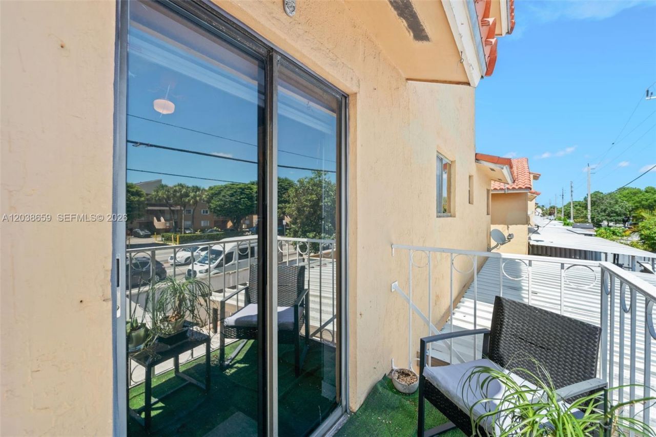 2770 W 60th Pl, Unit 202, Hialeah, FL 33016 Photo