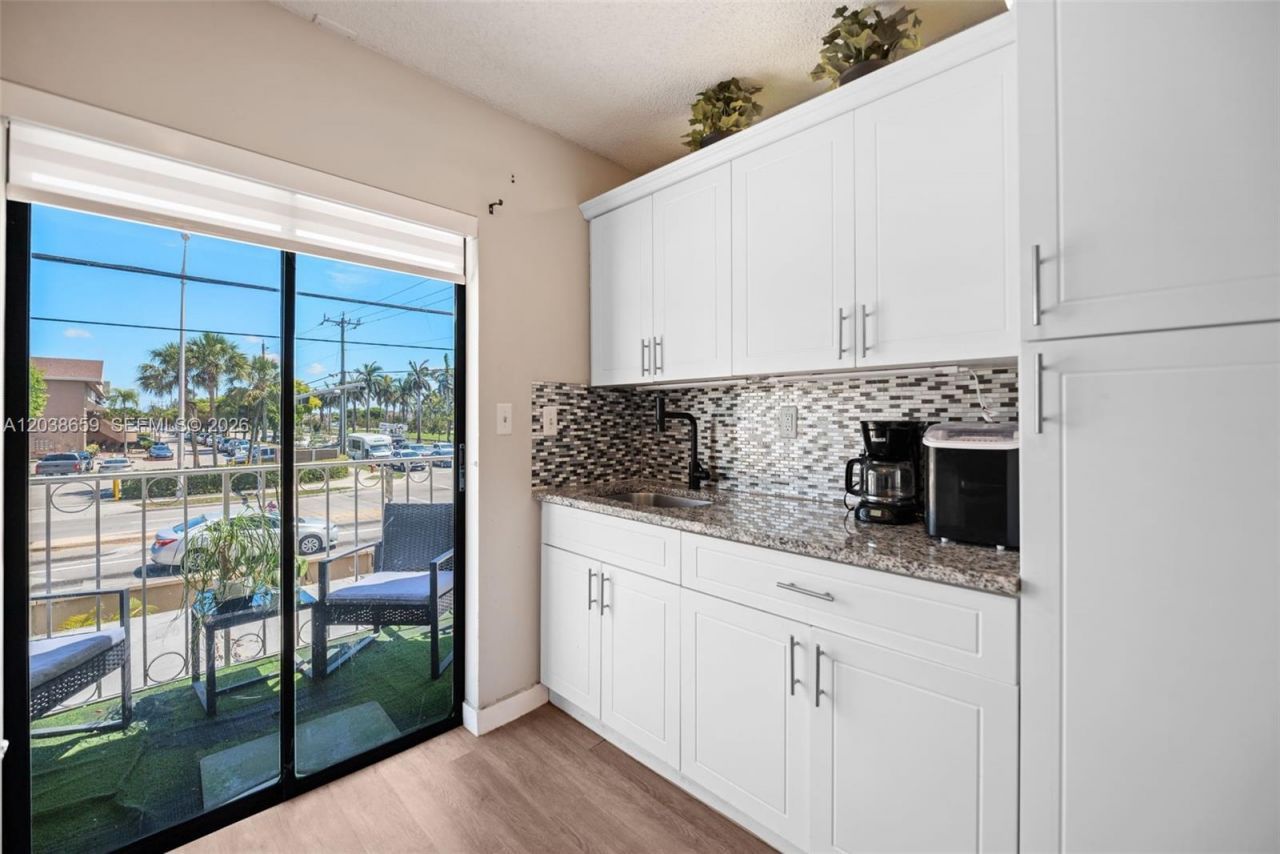 2770 W 60th Pl, Unit 202, Hialeah, FL 33016 Photo