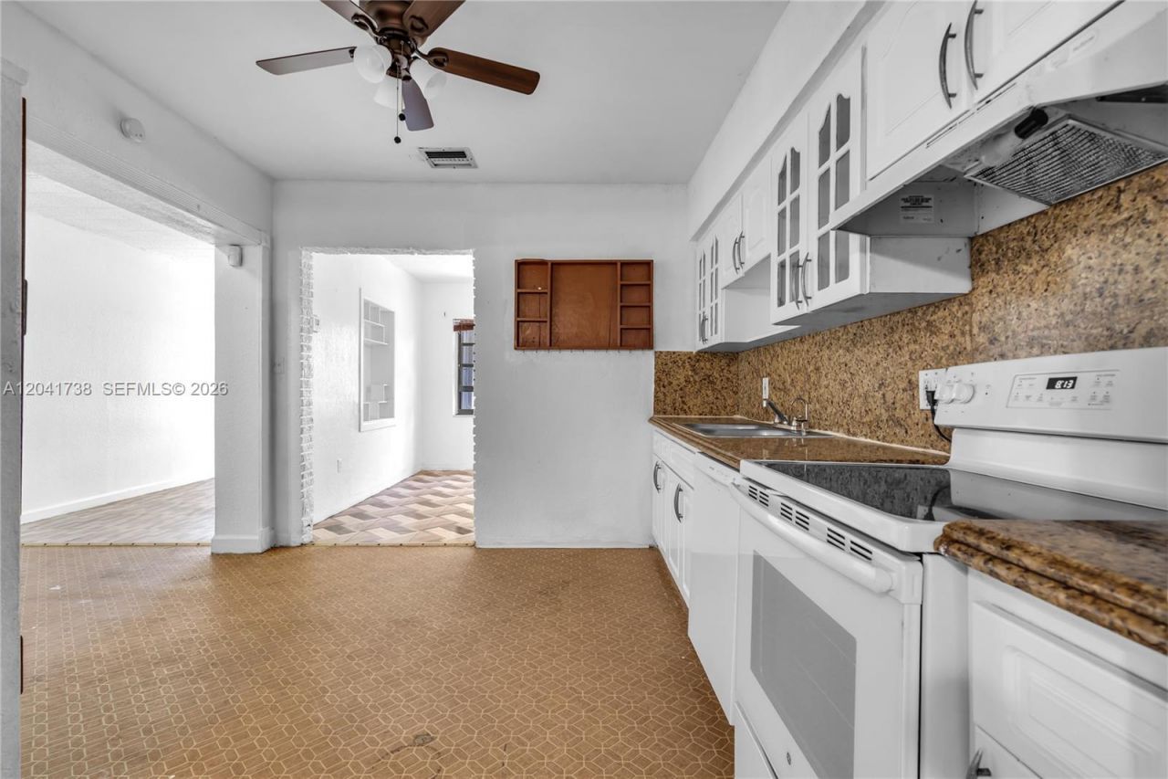 576 NW 147th St , Miami, FL 33168 Photo