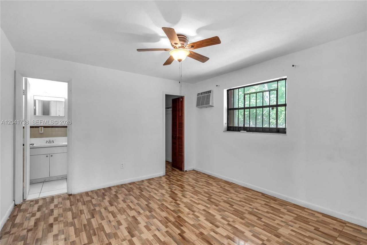 576 NW 147th St , Miami, FL 33168 Photo
