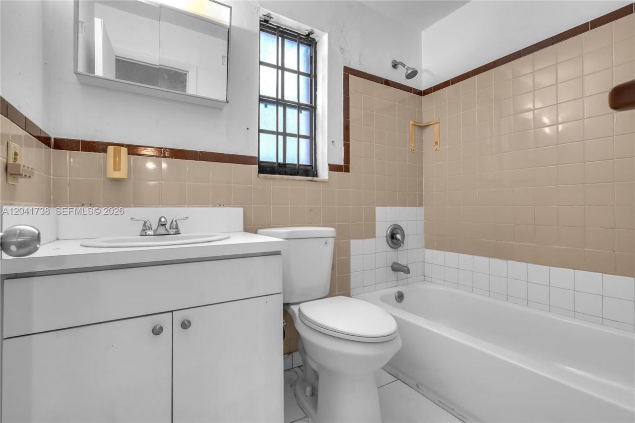 576 NW 147th St , Miami, FL 33168 Photo