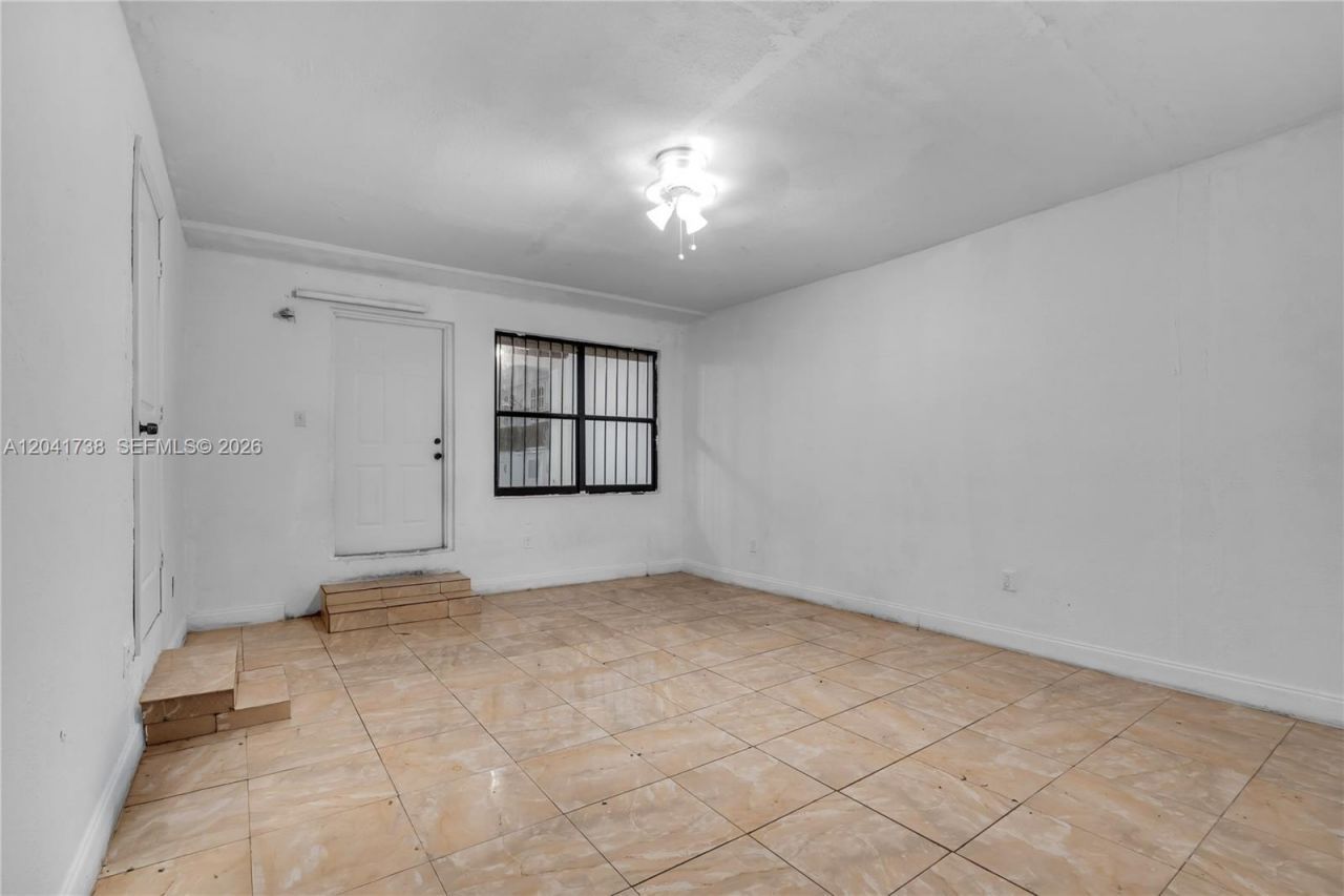 576 NW 147th St , Miami, FL 33168 Photo