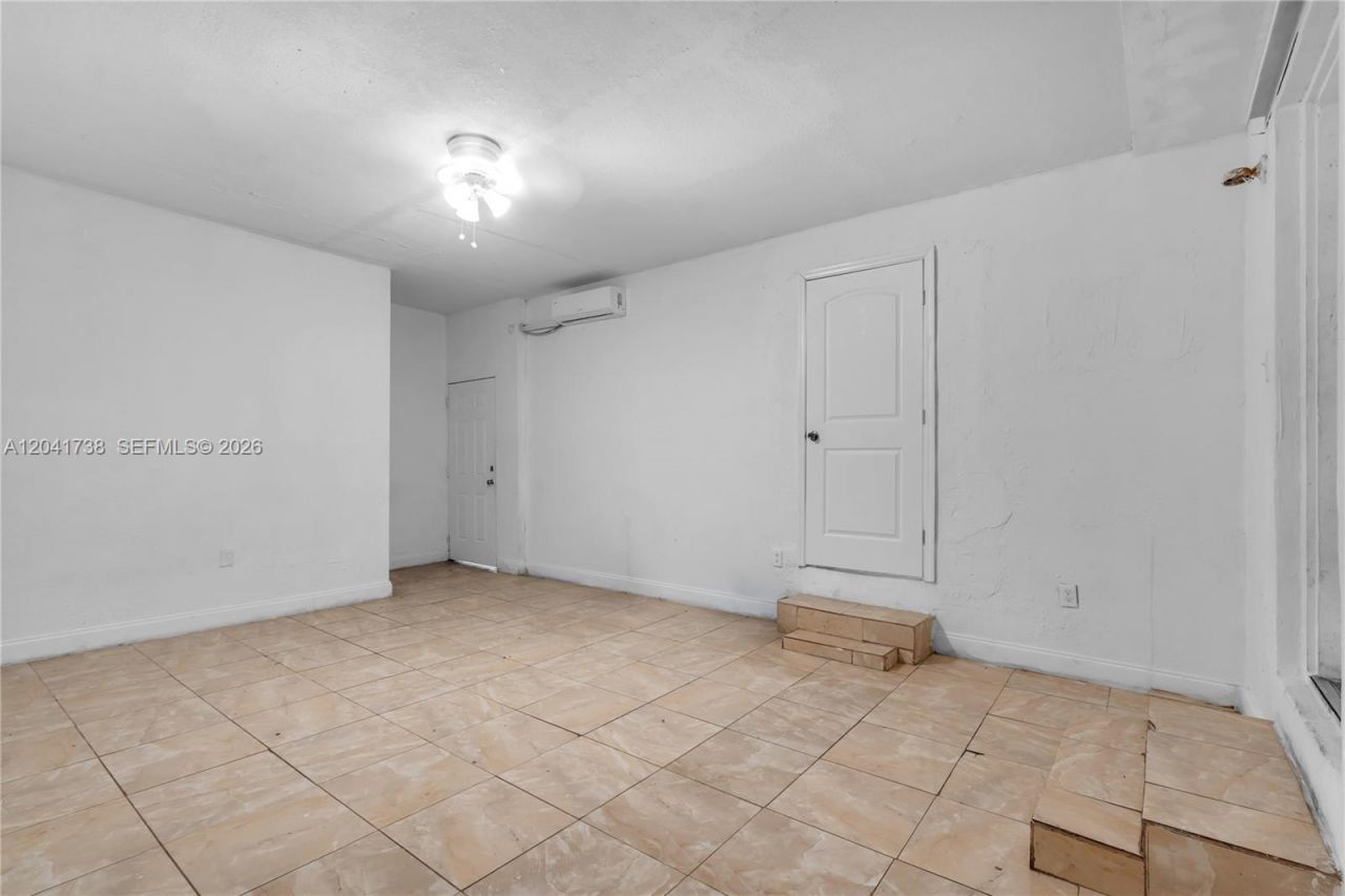 576 NW 147th St , Miami, FL 33168 Photo