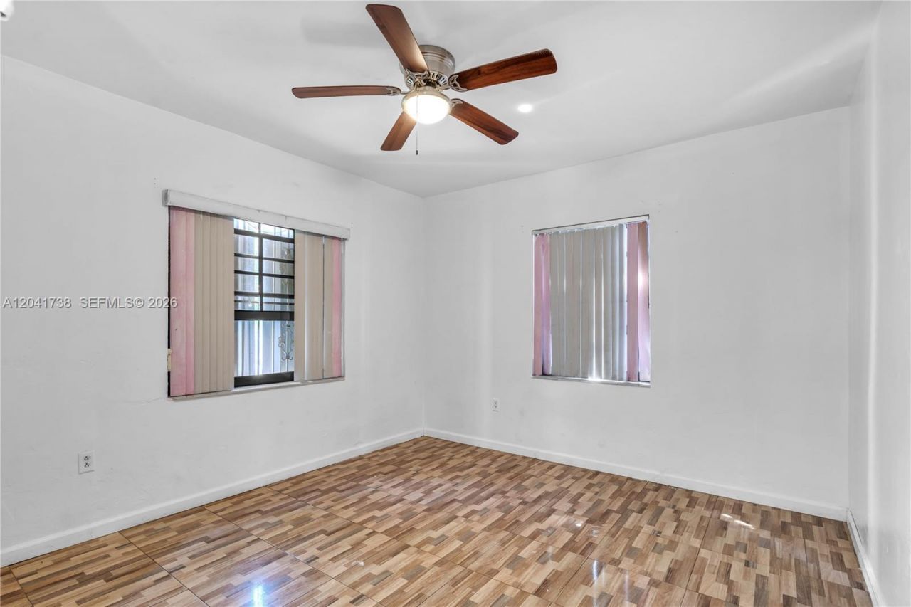 576 NW 147th St , Miami, FL 33168 Photo