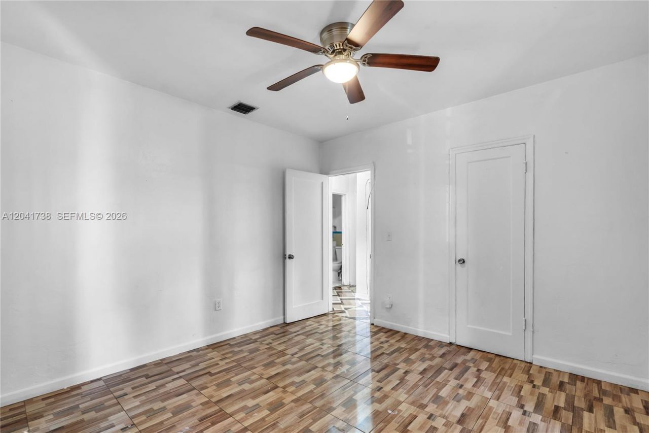 576 NW 147th St , Miami, FL 33168 Photo
