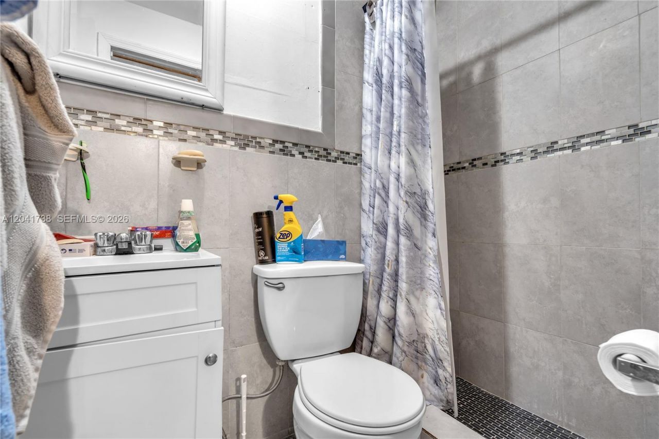 576 NW 147th St , Miami, FL 33168 Photo