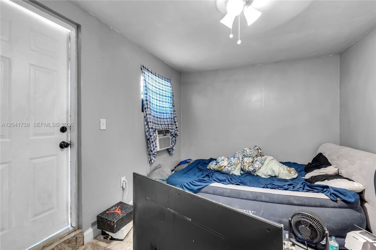 576 NW 147th St , Miami, FL 33168 Photo
