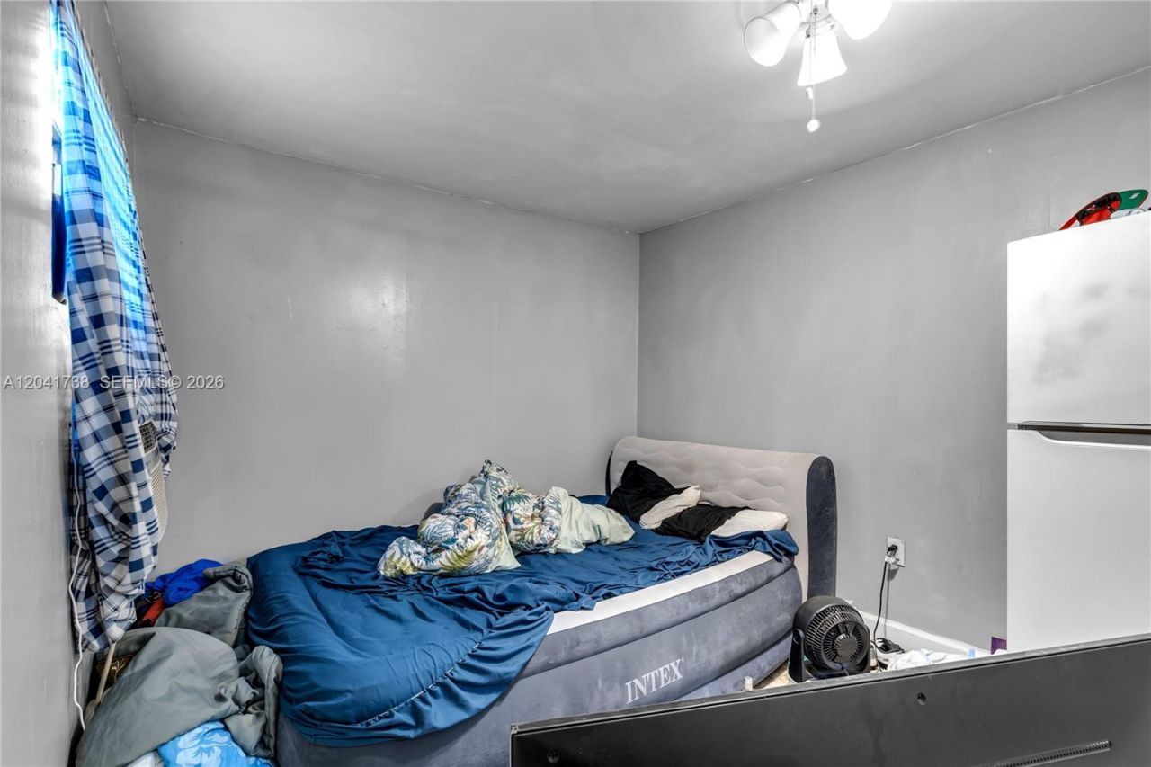 576 NW 147th St , Miami, FL 33168 Photo