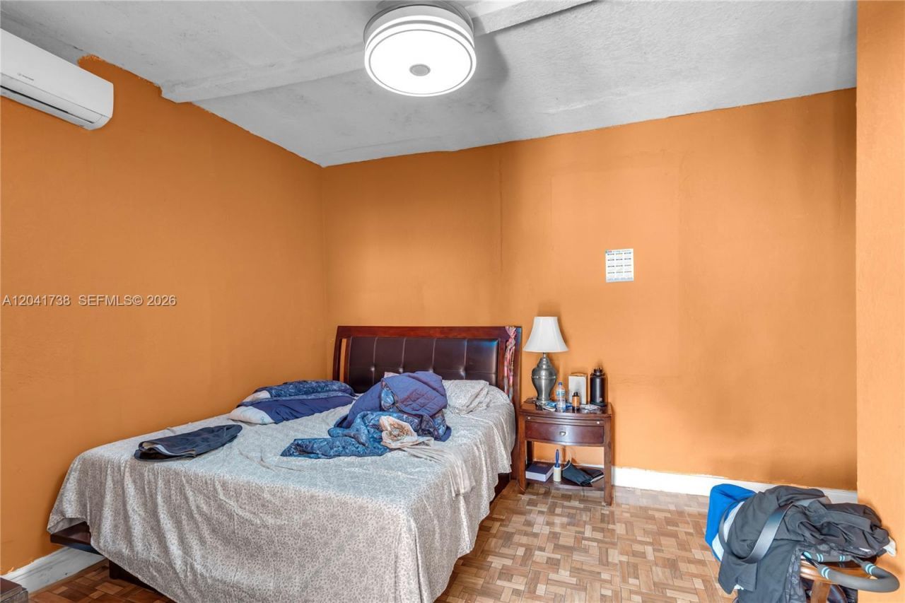 576 NW 147th St , Miami, FL 33168 Photo