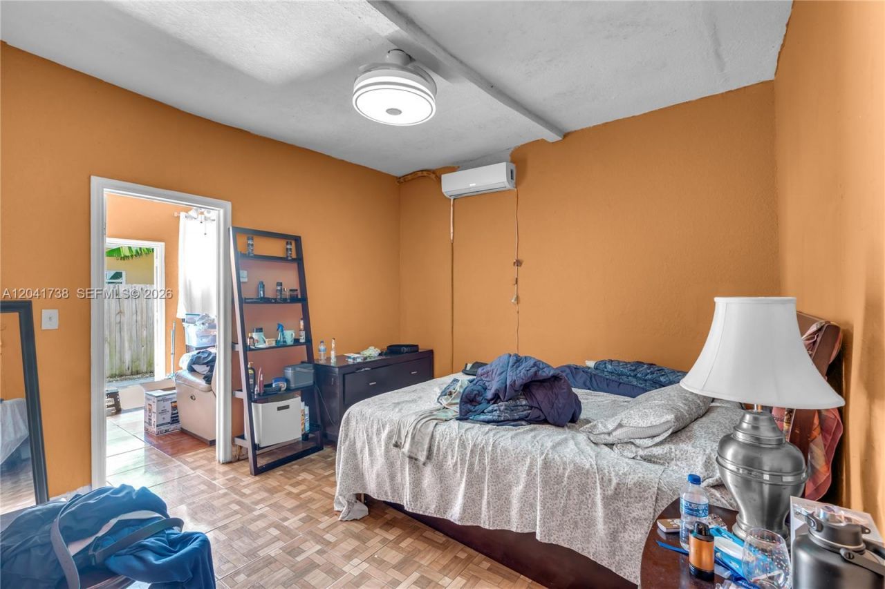 576 NW 147th St , Miami, FL 33168 Photo