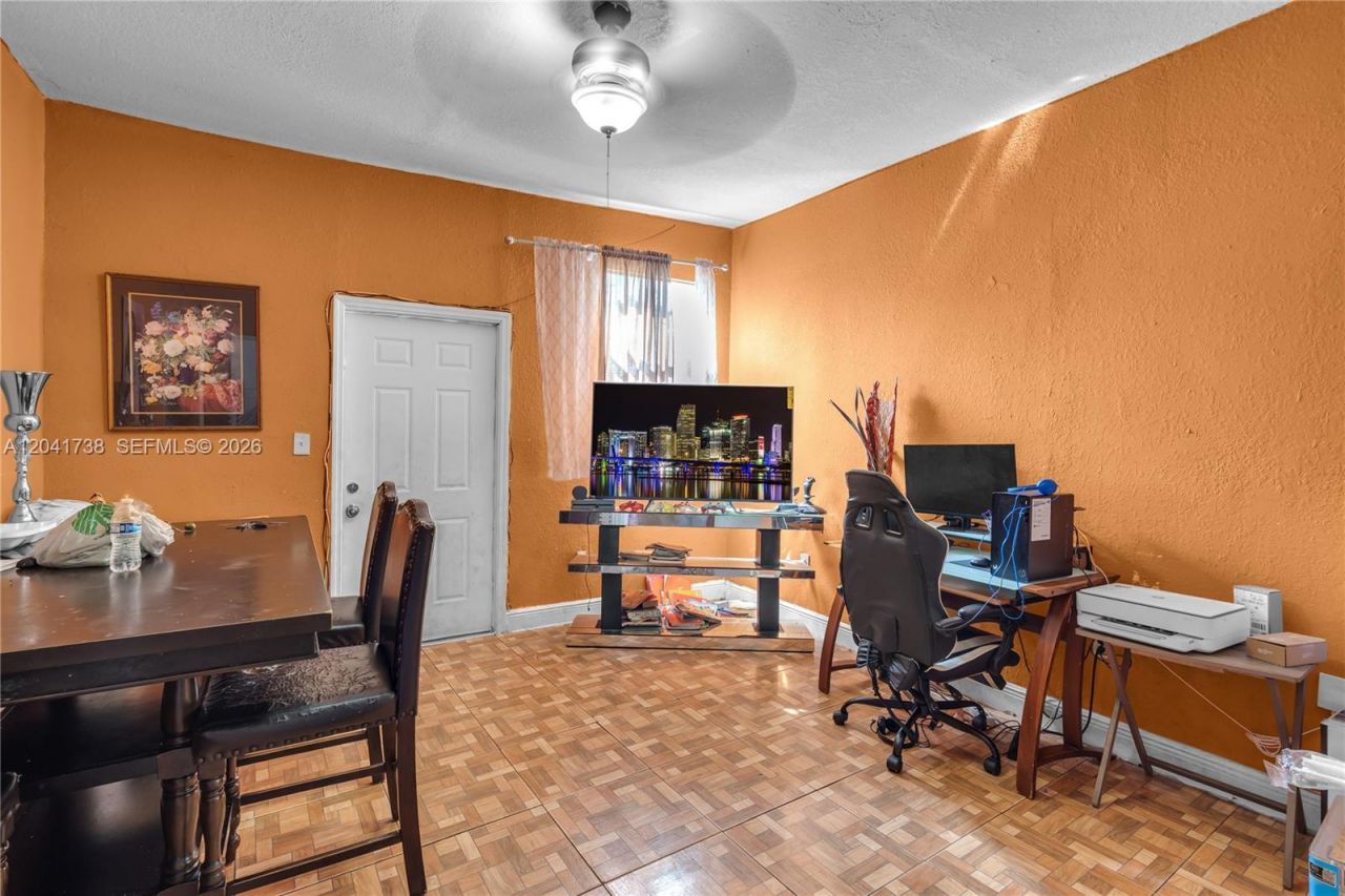 576 NW 147th St , Miami, FL 33168 Photo
