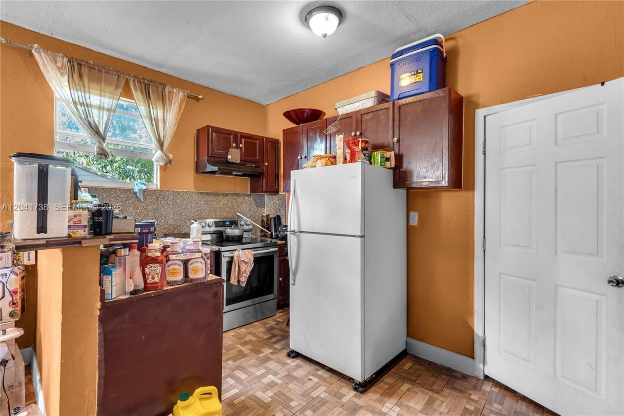 576 NW 147th St , Miami, FL 33168 Photo