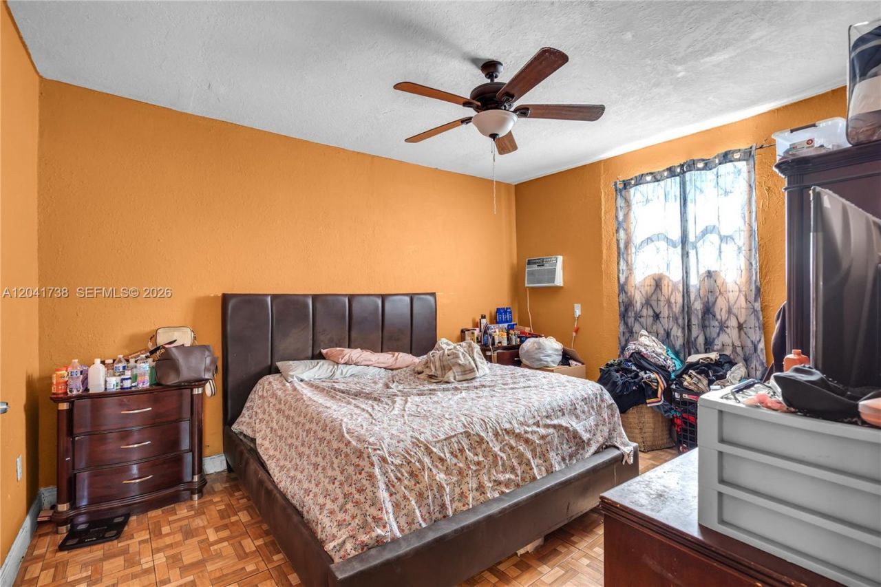 576 NW 147th St , Miami, FL 33168 Photo