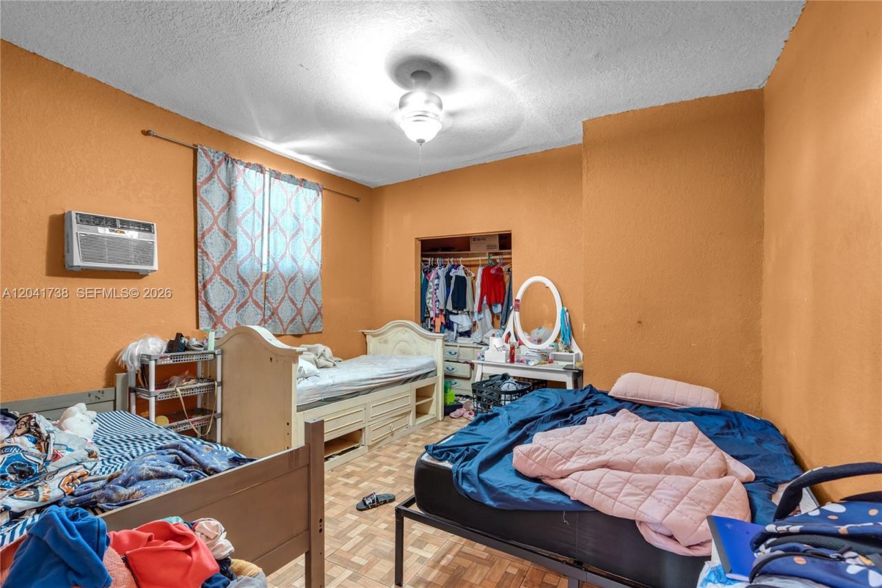 576 NW 147th St , Miami, FL 33168 Photo