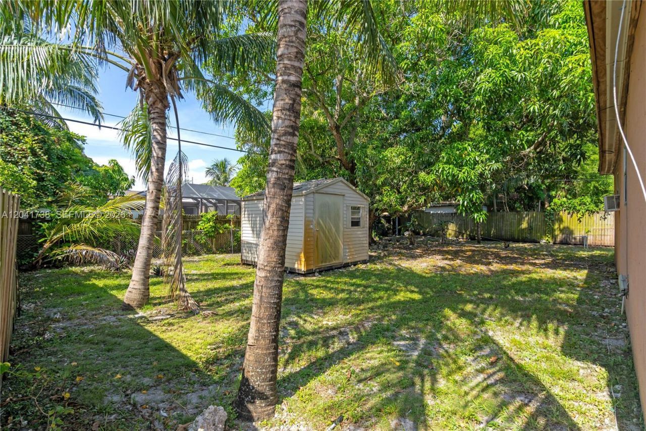 576 NW 147th St , Miami, FL 33168 Photo