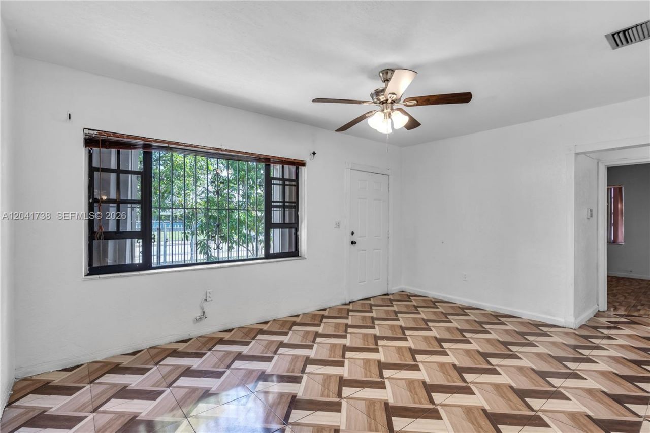 576 NW 147th St , Miami, FL 33168 Photo