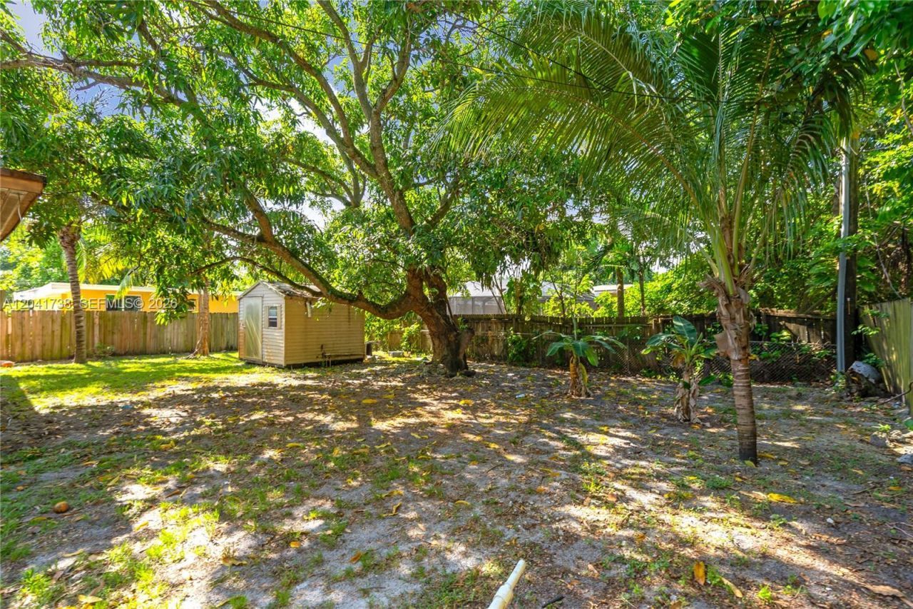 576 NW 147th St , Miami, FL 33168 Photo