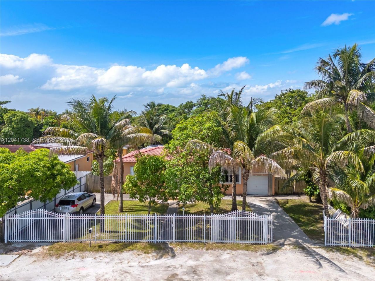 576 NW 147th St , Miami, FL 33168 Photo