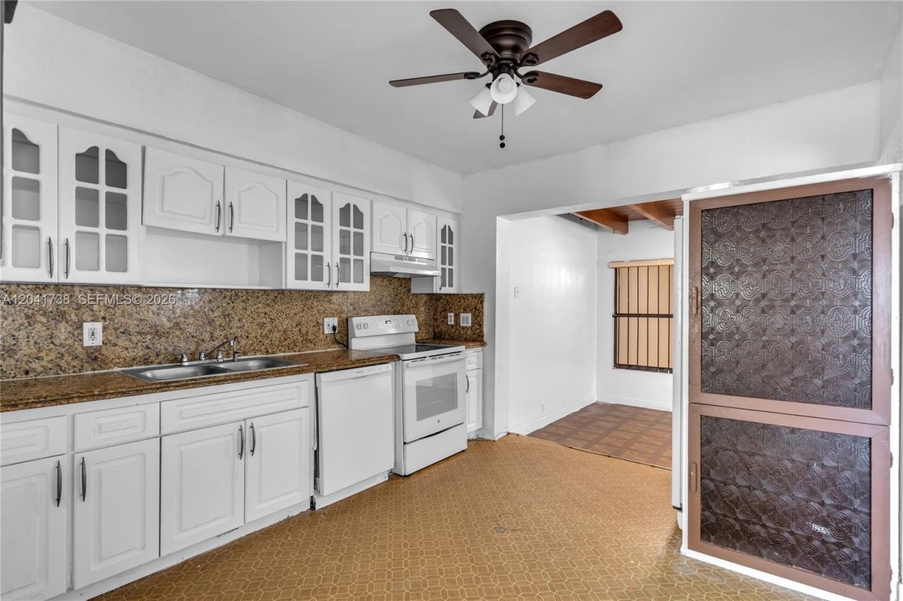 576 NW 147th St , Miami, FL 33168 Photo
