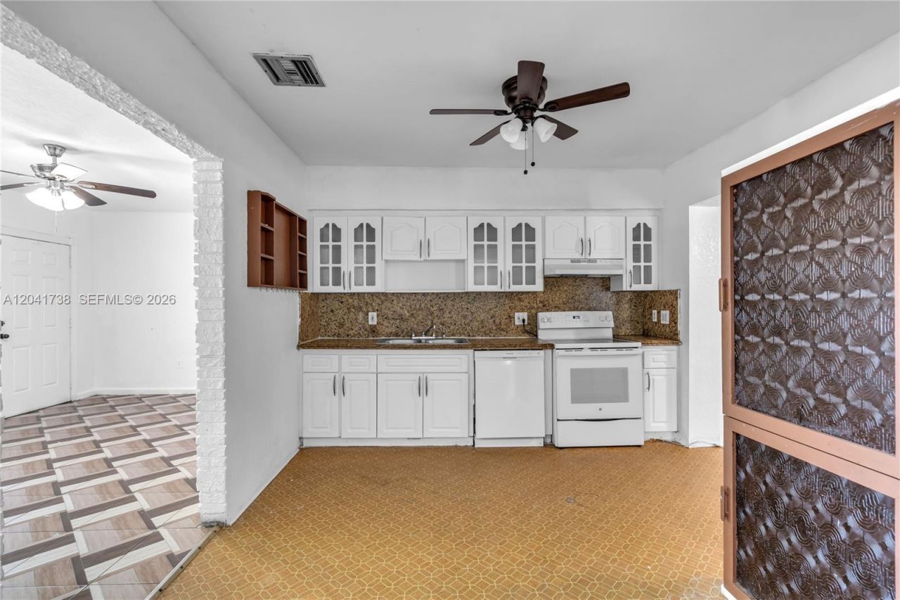 576 NW 147th St , Miami, FL 33168 Photo