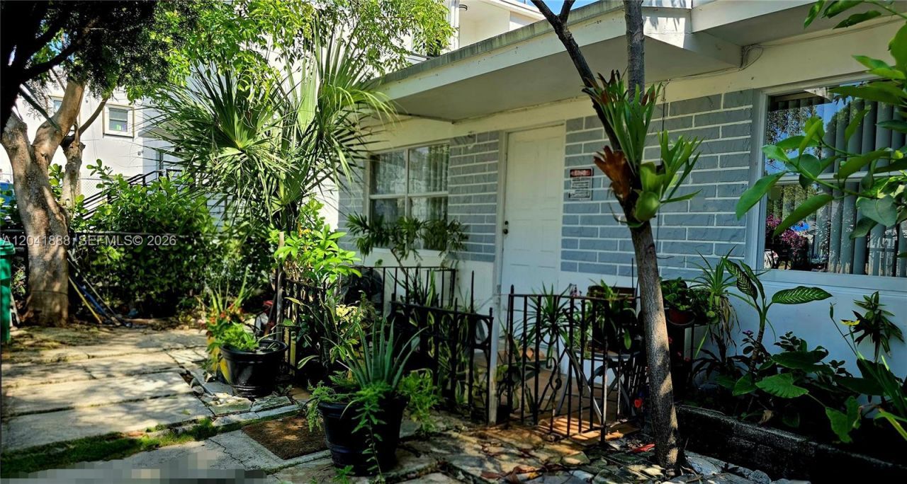 241 NW 32nd St, Miami, FL 33127 Photo