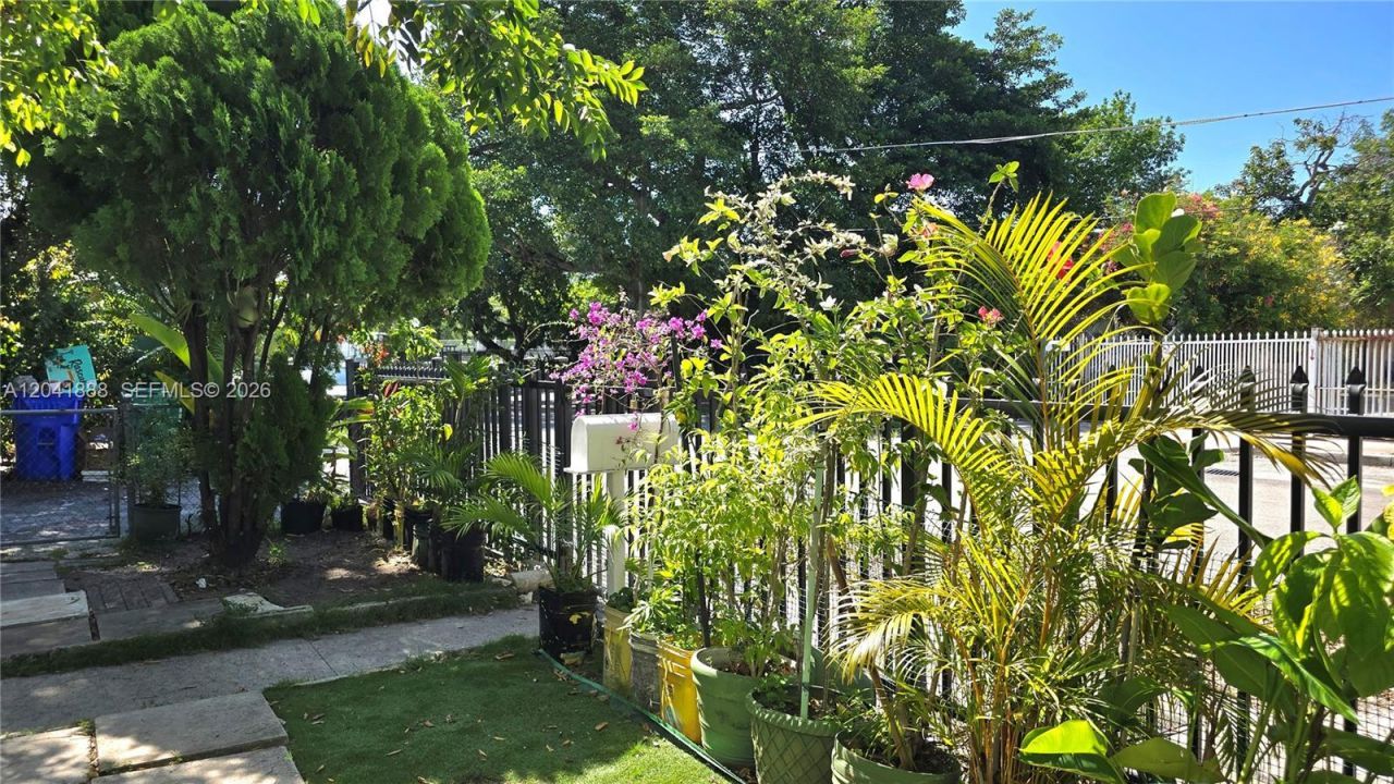 241 NW 32nd St, Miami, FL 33127 Photo