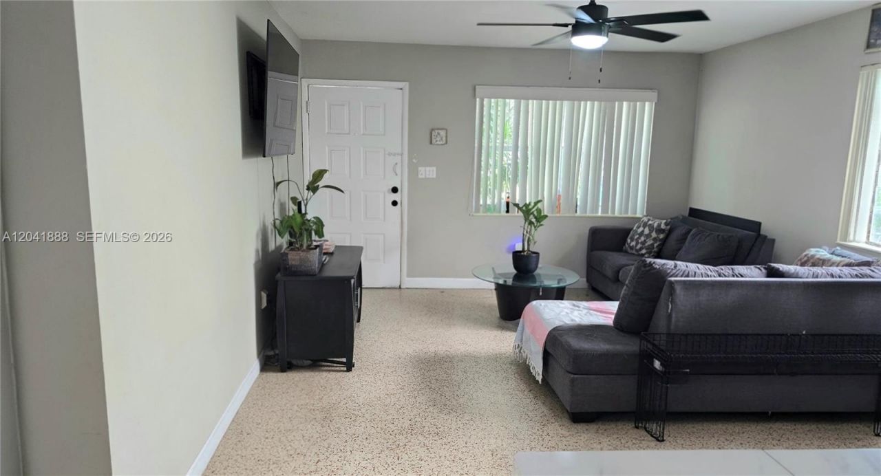 241 NW 32nd St, Miami, FL 33127 Photo