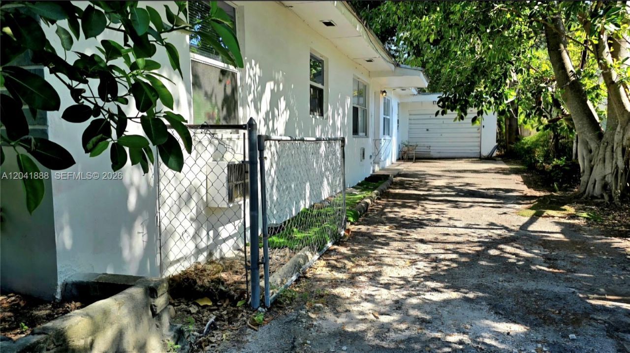 241 NW 32nd St, Miami, FL 33127 Photo