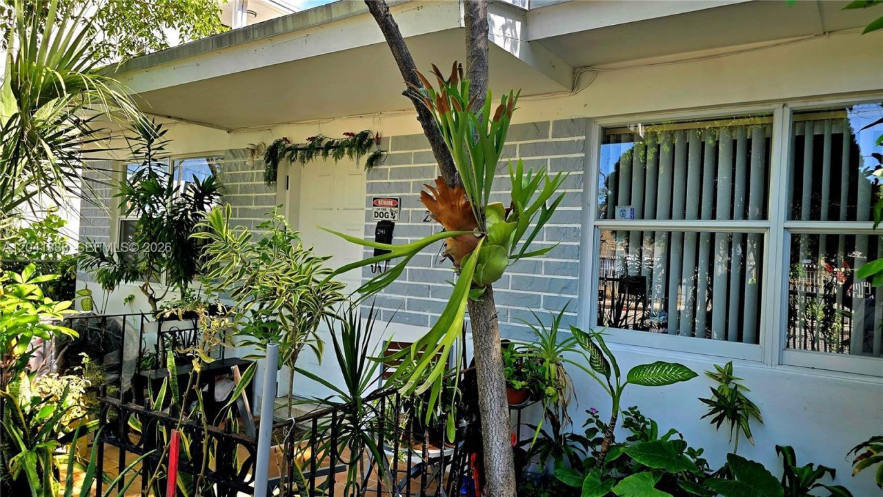 241 NW 32nd St, Miami, FL 33127 Photo
