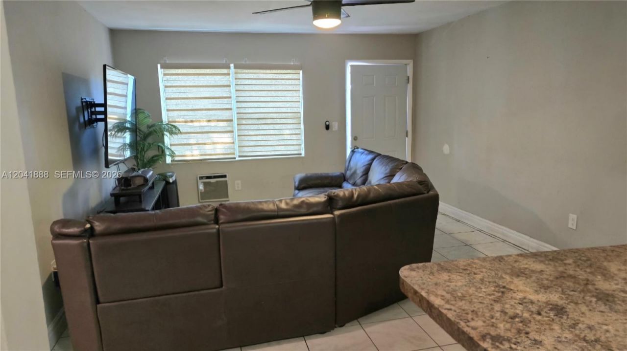 241 NW 32nd St, Miami, FL 33127 Photo
