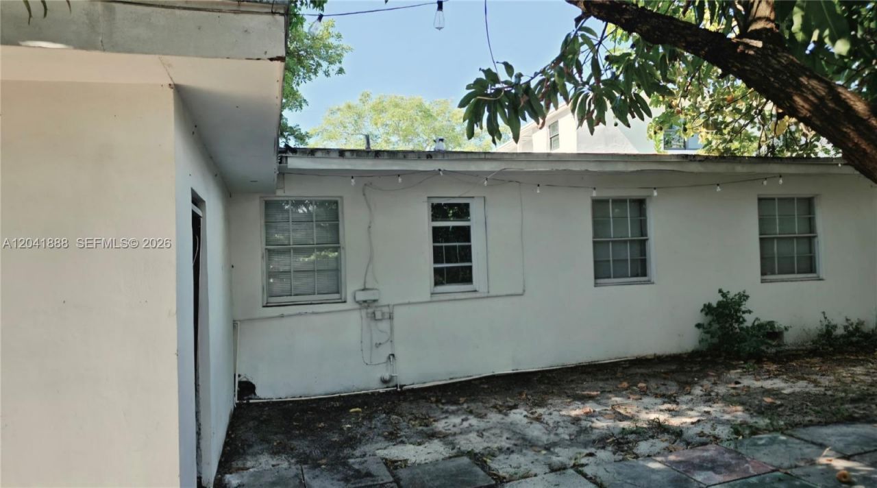 241 NW 32nd St, Miami, FL 33127 Photo
