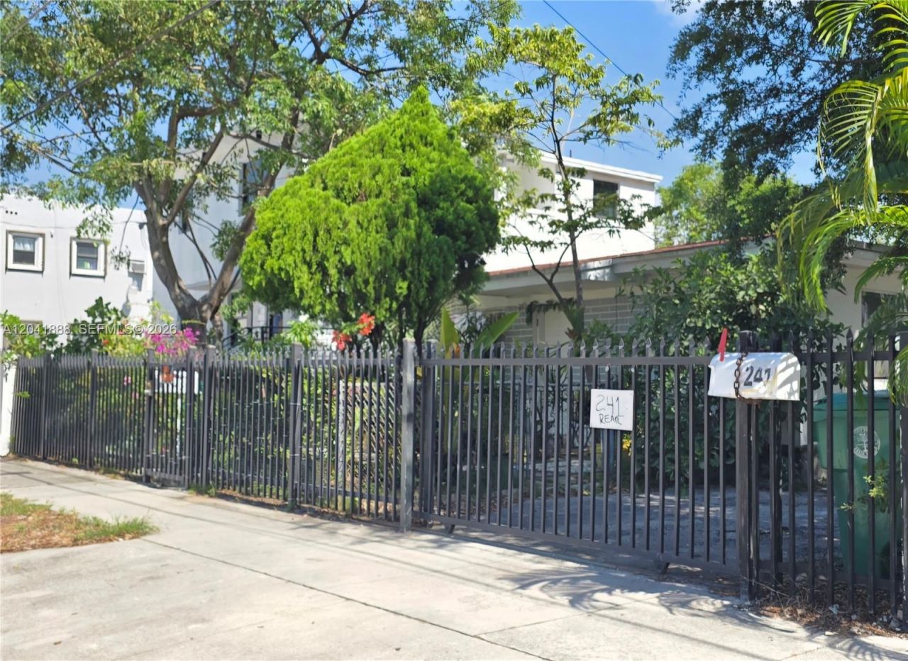 241 NW 32nd St, Miami, FL 33127 Photo
