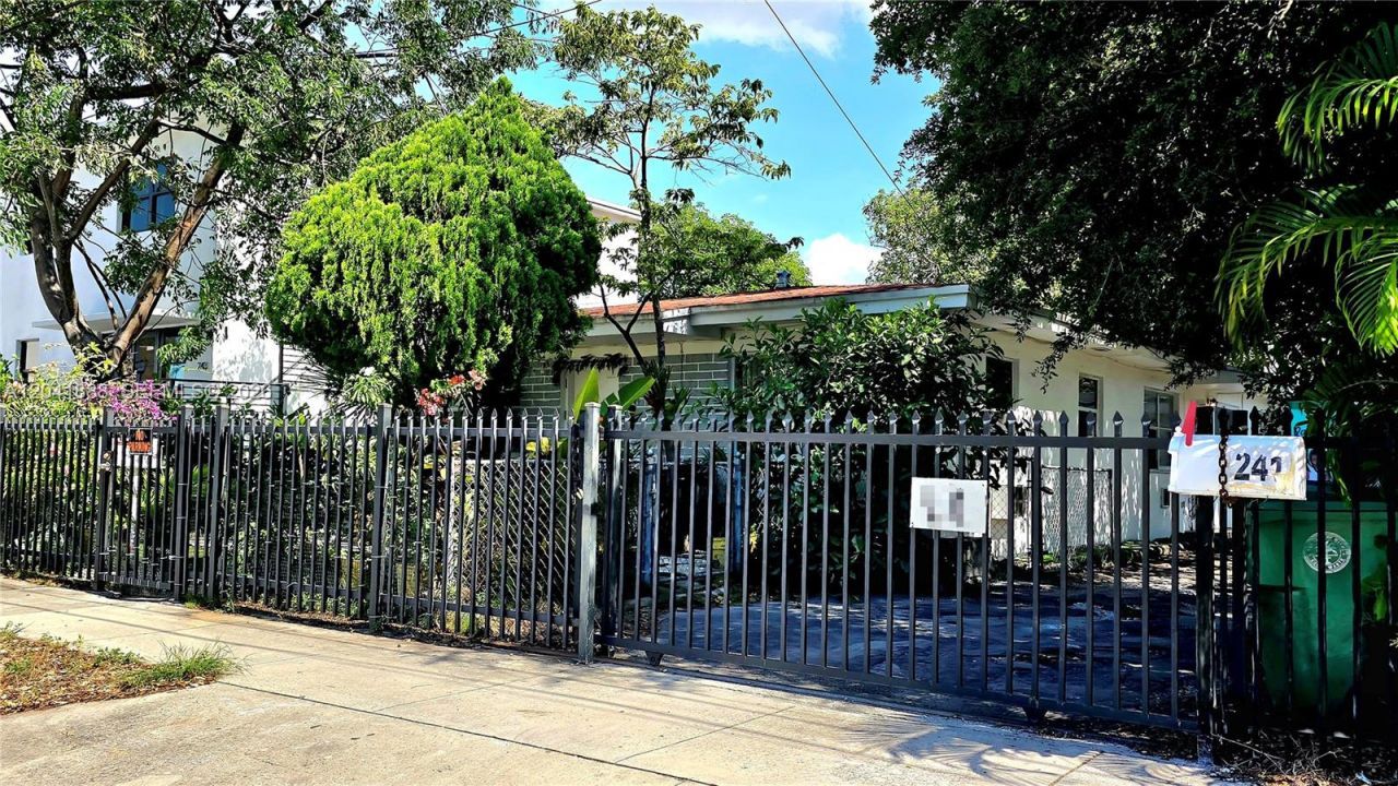 241 NW 32nd St, Miami, FL 33127 Photo