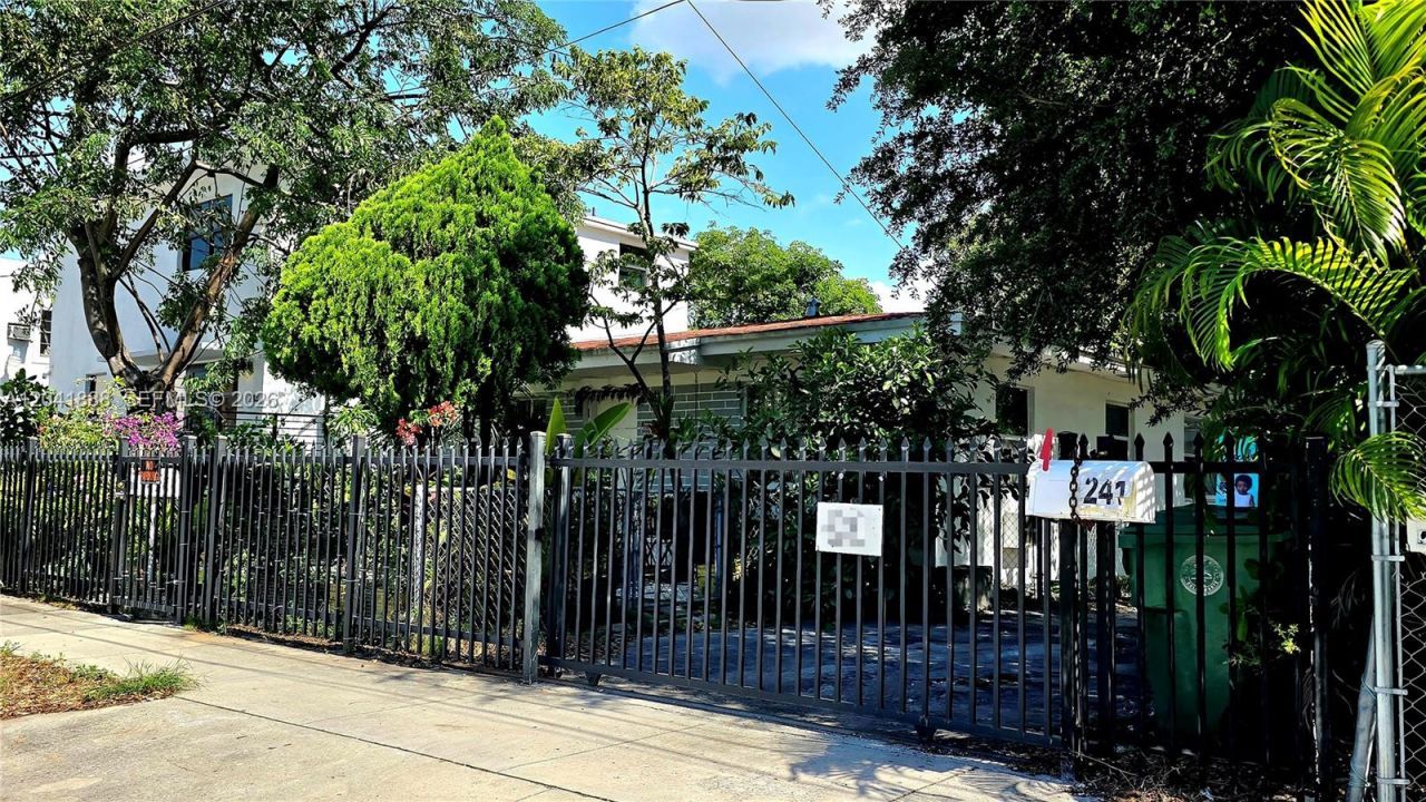241 NW 32nd St, Miami, FL 33127 Photo