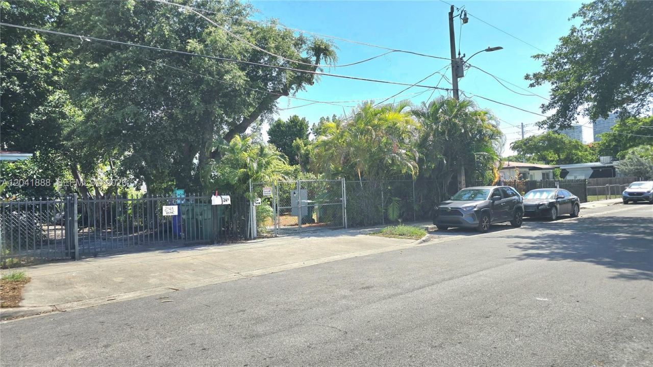 241 NW 32nd St, Miami, FL 33127 Photo