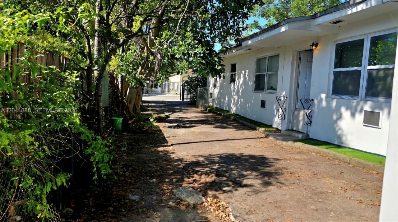241 NW 32nd St, Miami, FL 33127 Photo